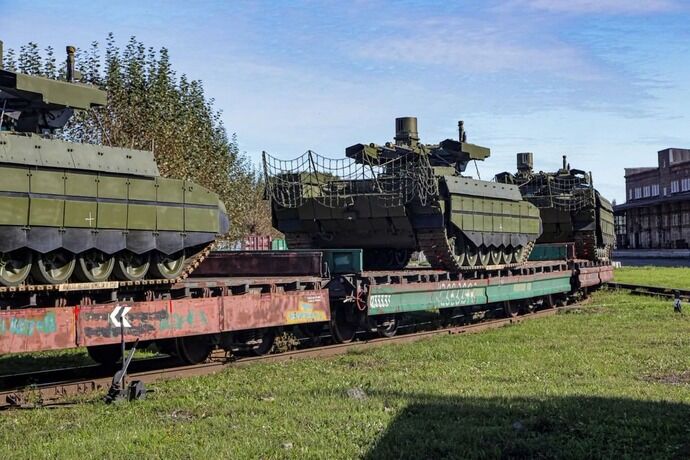 ロシア軍に改良型「BMPT ターミネーター」戦車支援戦闘を新たに納入…ウラルヴァゴンザヴォート社！