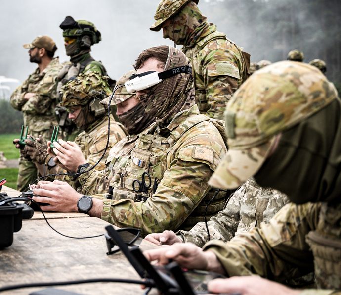 ウクライナ軍、イギリスでFPVドローンオペレーター訓練を指導！