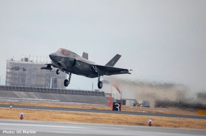 米海兵隊岩国基地から離陸するステルス戦闘機F-35BライトニングII！