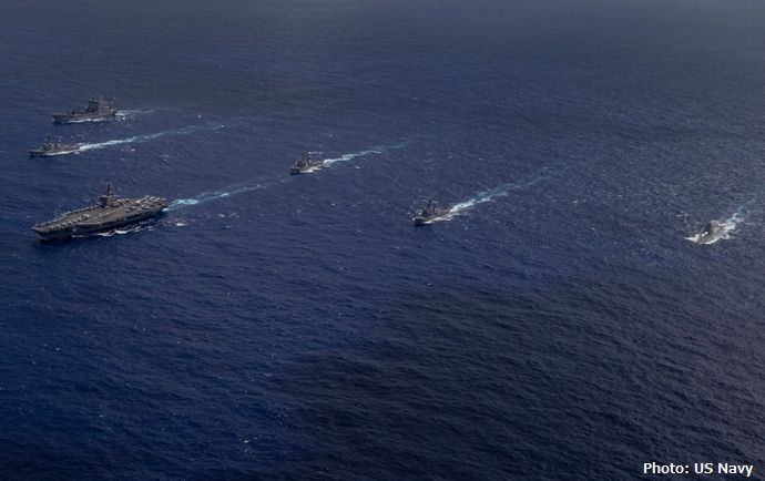 米海軍ズムウォルト級2番艦「マイケル・モンサー」が空母ニミッツ機動部隊の一員として西太平洋を行動中！