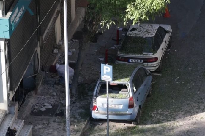 運んでいた爆弾が爆発して女性が死亡、ATMに仕掛けようとしたか…ギリシャ！