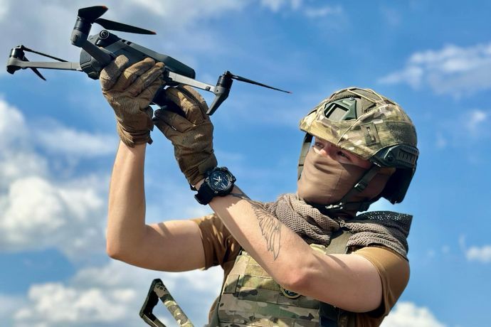 ドローン操縦士1人で「幅20から25kmの殲滅地帯維持」「突撃兵1人へ5から12機で攻撃」！