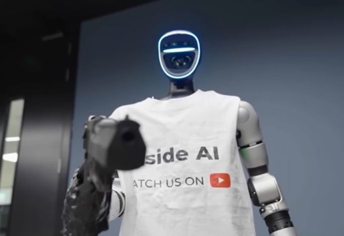 AIロボットが人を撃つ動画が投稿され、衝撃が広がる！