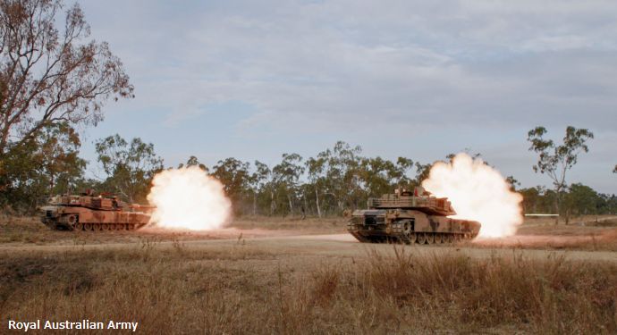 オーストラリア陸軍のM1エイブラムス戦車が「ガントレットストライク24」演習で実弾射撃を披露！