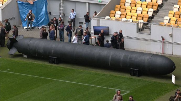 積載量5トン、射程距離2000kmの水中ドローン「TOLOKA」がウクライナ防衛装備展示会に登場！