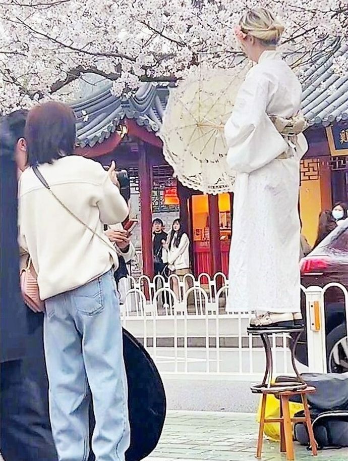 南京市で和服女性が写真撮影をしていると通報に中国ネット「もはやわざととしか」！