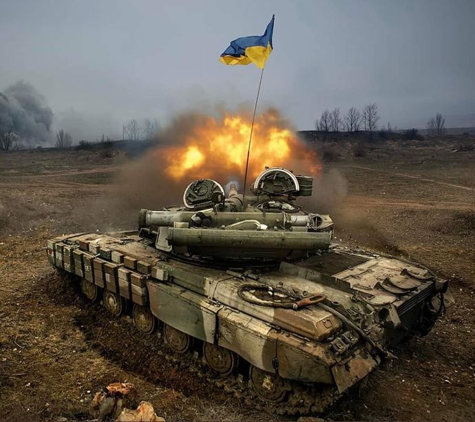 珍しい1980年代製造戦車の一騎討ち…T-64BV vs T-72Bの同世代対決！