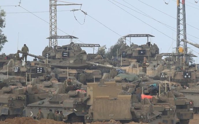 イスラエル軍、メルカバ戦車に傘を付け始める…ハマスの自爆ドローン対策か？！