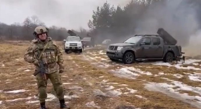 ハイウェイを180キロで移動できる日産MLRS…ウクライナ軍が運用！