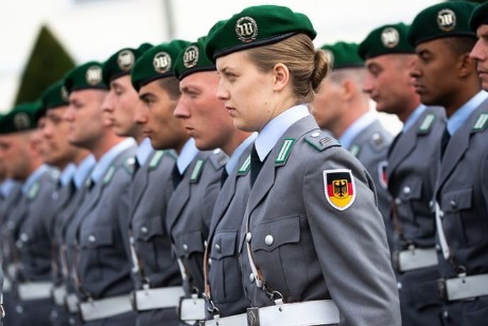 欧州最強軍目指すドイツ、「徴兵くじ引き制」導入を検討！