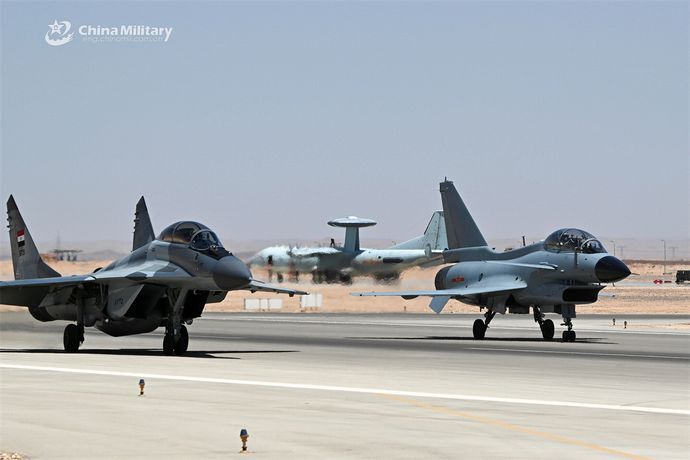 中国製J-10戦闘機でインド空軍のラファール戦闘機など5機を撃墜か、事実なら空戦で初…パキスタン報道！