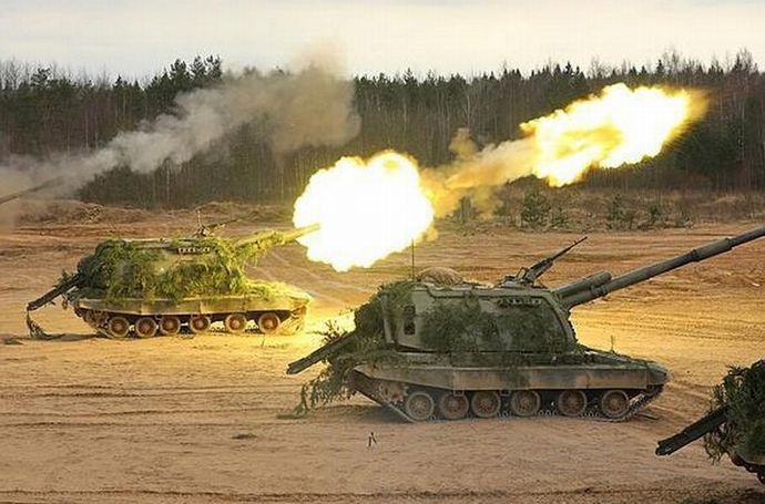 砲弾不足のウクライナ、ロシアの大砲集積許す…集中砲撃で東部の町が壊滅！