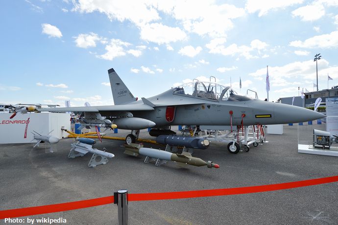 イタリアのレオナルド社、航空自衛隊の次期練習機に「M-346」売り込み！
