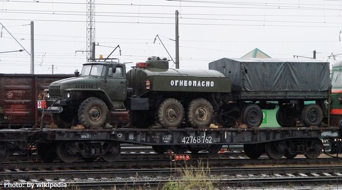 Fuel_truck_Ural_with_trailer_3