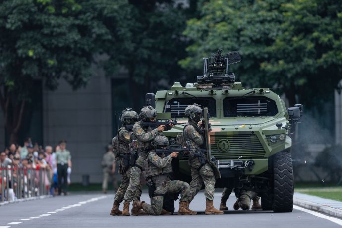 マカオ人民解放軍駐屯地で市民などに軍事訓練を公開するイベントが開催！