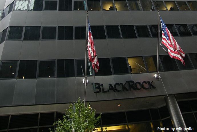 ブラックロック、トランプ氏銃撃事件の容疑者を過去の広告で起用！