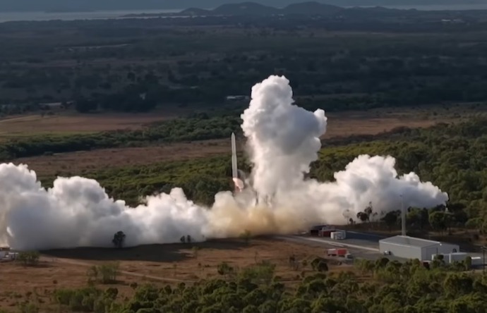 オーストラリア初の国産ロケット「エリス」…打ち上げ14秒後に地上に墜落！