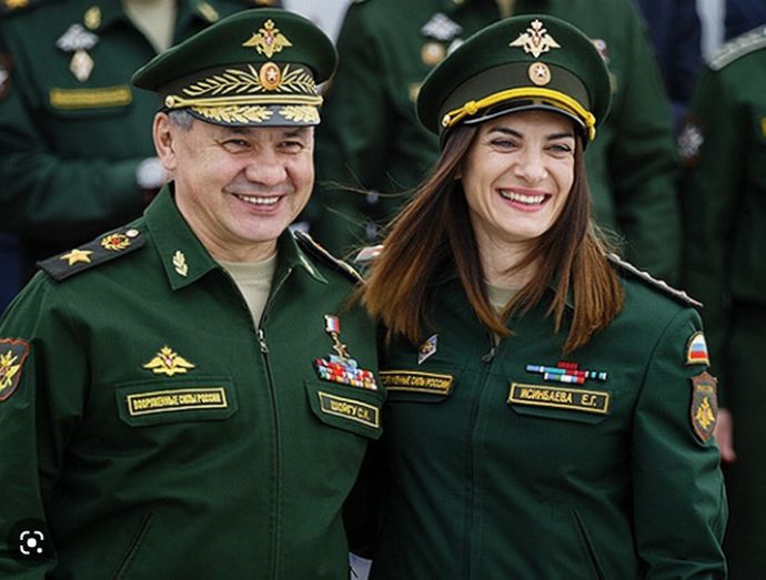 元五輪メダリストのイシンバエワ氏「元ロシア軍少佐は肩書だけ、私は平和主義者です」→ロシアメディア激怒「恥ずべき言い訳だ」！