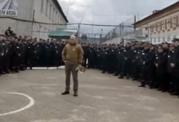 ロシア刑務所から囚人が消えた、受刑者部隊の悲惨すぎる末路…「肉の壁」として最前線へ！