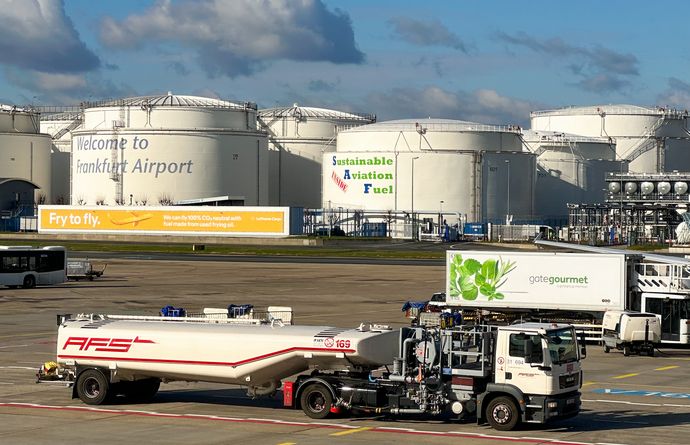 航空燃料「SAF」普及へ、東京都が使用済み油の回収キャンペーンを開始！