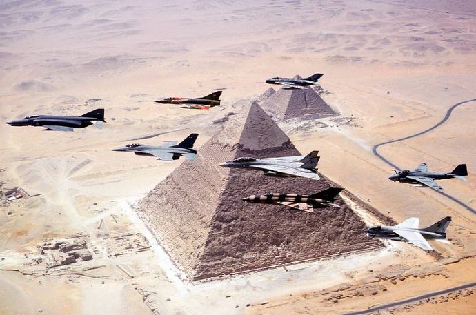 古代エジプト人はどうやってピラミッドの巨石を積み上げた？…近年浮上する新説！