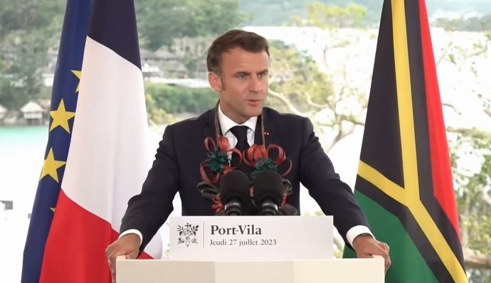 マクロン仏大統領、太平洋地域に「新たな帝国主義」が出現していると非難…バヌアツ訪問！