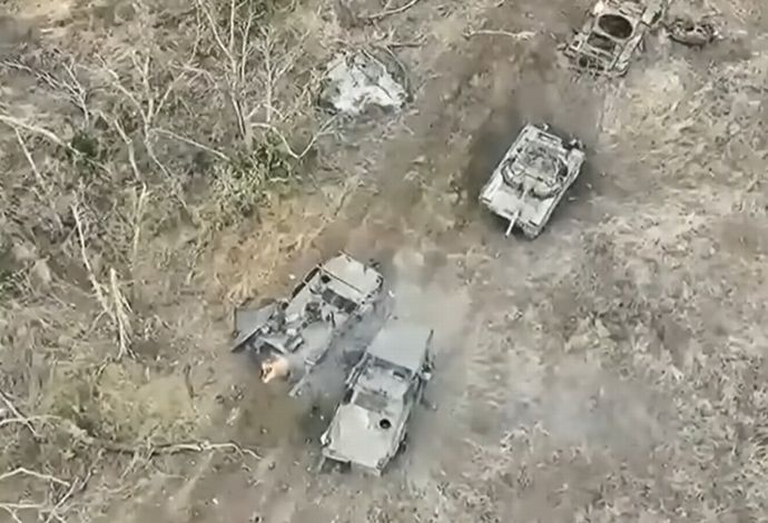 要衝アウディーウカ包囲部隊のロシア軍2大隊壊滅か？…高度なドローン戦術で大損害！