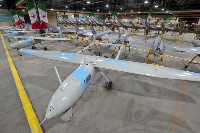 イラン国防軍需省、新型無人機200機超を軍に引き渡し…空対空・空対地ミサイルも搭載可能！