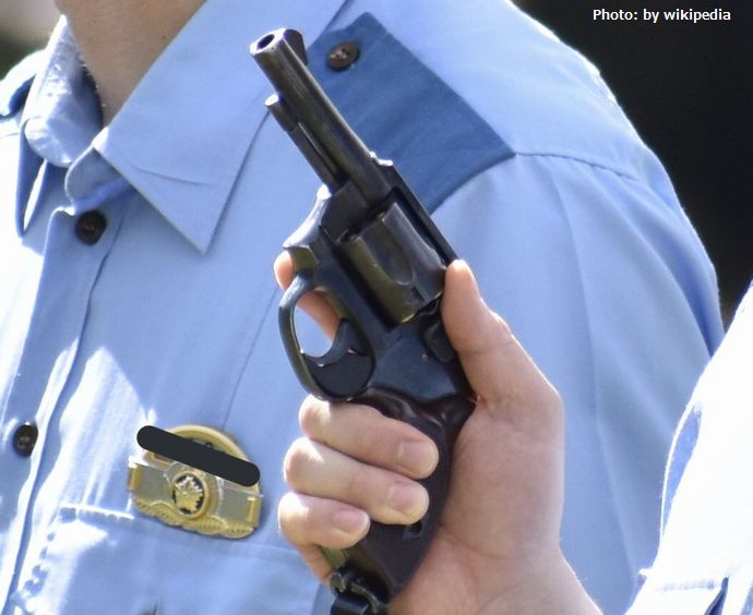 「護身用に銃が欲しかった」警察官から拳銃を奪おうとした無職男性(38)を逮捕…福岡県警久留米署！