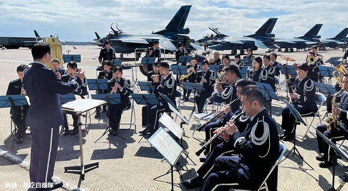 小学校で開催予定だった空自音楽隊コンサートが突然中止…反対派の圧力か「軍事的象徴が教育現場に」！
