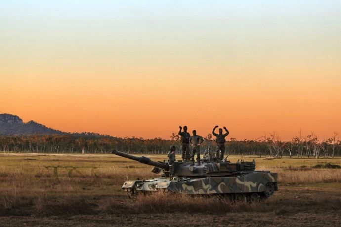 韓国軍のK1A2戦車がオーストラリアの広大な演習場で多国籍訓練に参加！