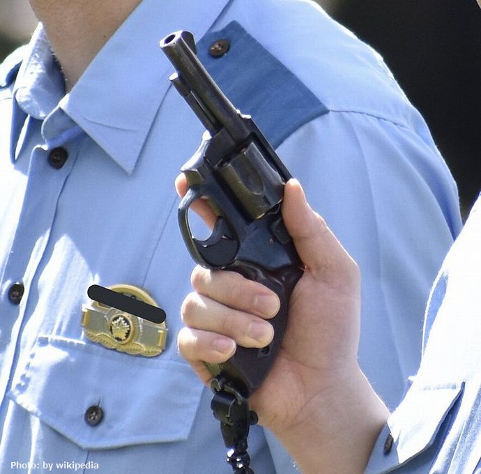 800px-New_Nambu_M60_revolver_of_the_Nara_Prefectural_Police