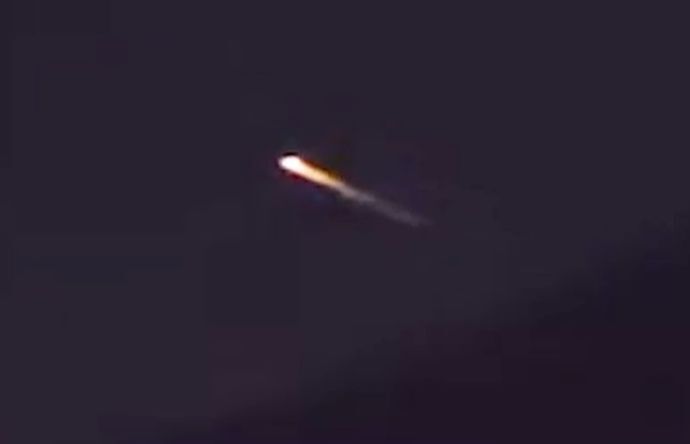 中国の宇宙船が落下？大気圏に再突入か…鹿児島など西日本上空で光の塊を観測！