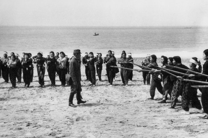 民兵2800万人と竹槍…太平洋戦中の日本の徴兵制、男女ともに12歳からだった！