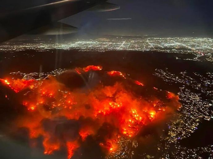 「原爆を落とされた後の広島のようだ」…FOXテレビのキャスターがLA山火事の焼け跡について表現！