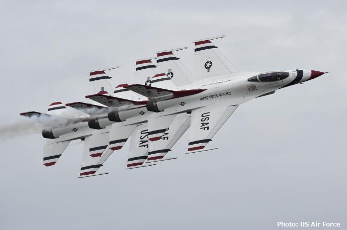 米軍リチャードソン統合基地でオープンハウスが開催…F-22ラプターデモチームやサンダーバーズが飛行！