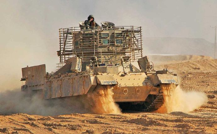かなりインパクトのある外観をしたイスラエルの重装甲歩兵戦闘車「ナグマホン」！