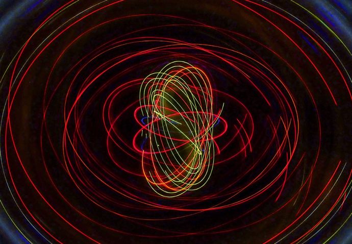 ボソンでもフェルミオンでもない粒子「エニオン」を一次元で解明…OIST！