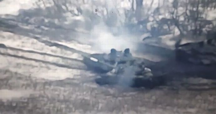 ヴフレダールで複数両のロシア軍T-90S戦車を撃破！