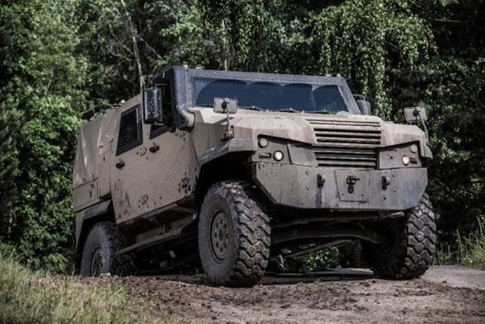 陸上自衛隊の次期LAV(軽装甲機動車)、運用試験が開始された模様！