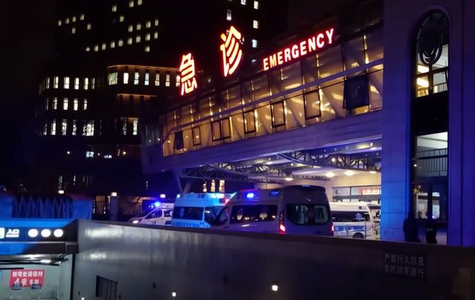 上海の大学病院医師「死者が救急ロビーに積み上げられている。玄関入口からロビーの隅まで一杯に」！