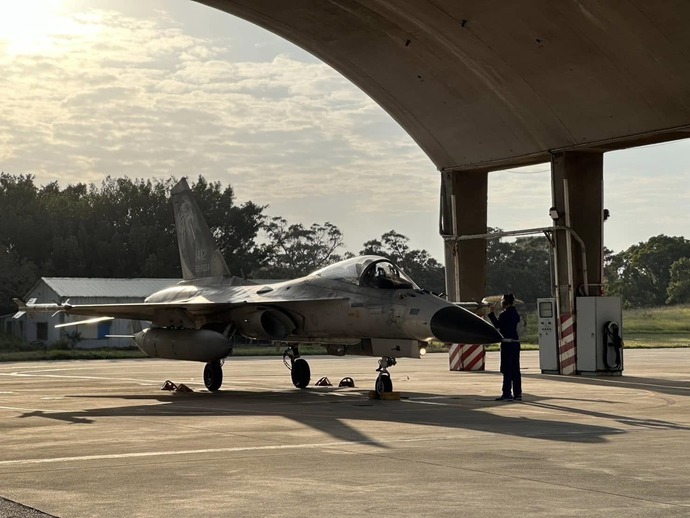 台湾空軍基地で事故、下士官が軍用機のエンジンに吸い込まれて死亡！