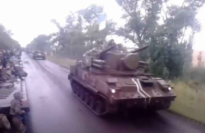 陽動作戦か？ウクライナ軍戦車と歩兵戦闘車の車列がロシア国境の都市ベルゴロドに進撃情報！