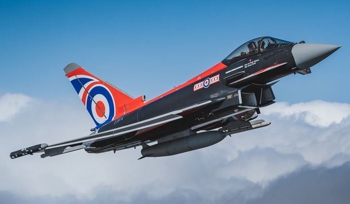 英国、タイフーン主力戦闘機4機を追加派遣へ…カタールに合流！
