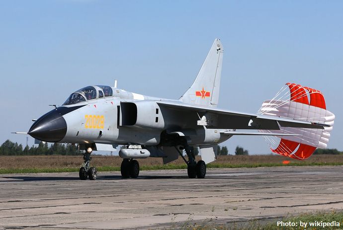自衛隊機に超接近した中国軍戦闘爆撃機JH-7…これまでに約270機生産！