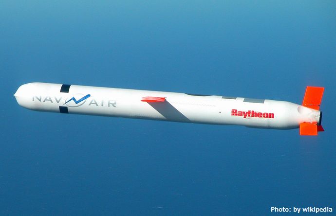 1200px-Tomahawk_Block_IV_cruise_missile_-crop