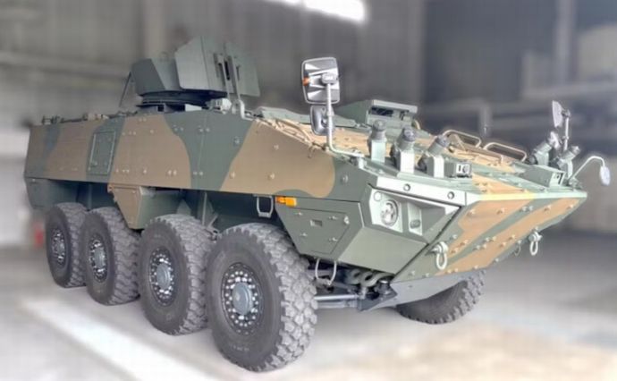 陸自オリジナル迷彩の新型装輪装甲車AMVの初号車を納入…日本製鋼所！