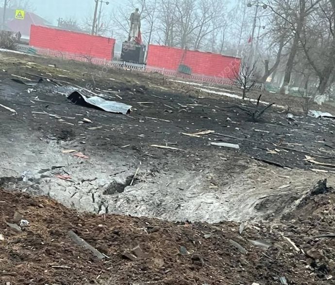 ロシア軍用機のミス？、誤って弾薬を投下し田舎町が焦土化…ウクライナ国境付近！
