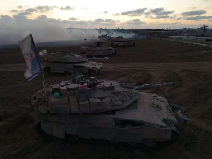 イスラエル軍、国連の援助トラックを待つ人々に度々銃撃…配給開始からの死者は1000人超に！