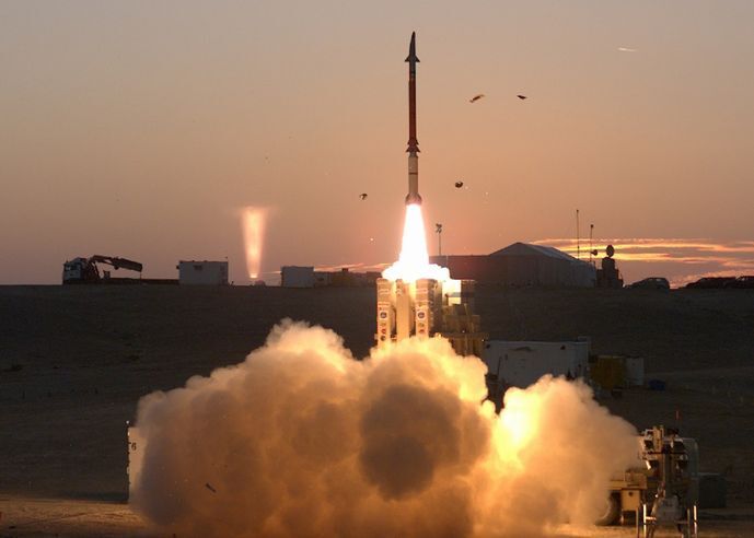 イランの弾頭ミサイル200発のうち、50発阻止できなかったって事は、150発は撃墜出来たのかよスゲーな！